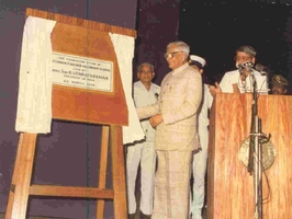 President R.Venkataraman laying the foundation of the SMHS building in 1988
