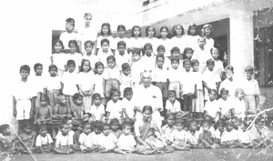 Kamaraj with Bala Mandir children