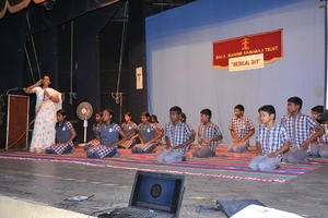 Ms. Kalavathy Sekhar giving a demo on easy yoga with our SMHS students